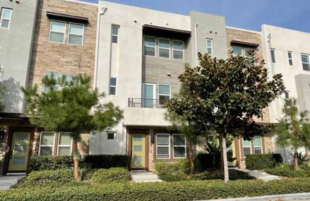 3 Bedroom Townhome in Platinum Triangle