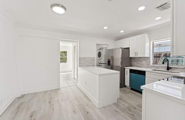 489 NW 2nd Way, Deerfield Beach, FL 33441