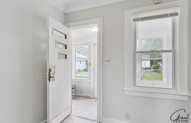 3 Bed Bungelow $1250.00/mo