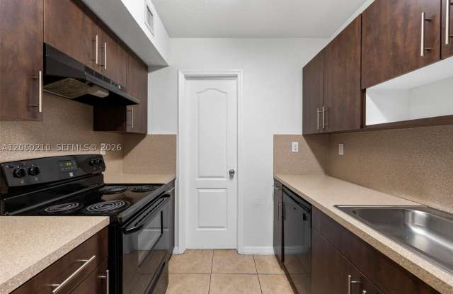 13 S Royal Poinciana Blvd