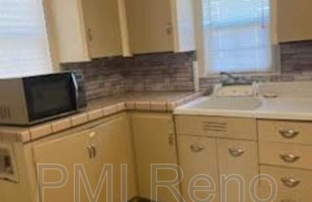 400 1/2 Grand Canyon Blvd