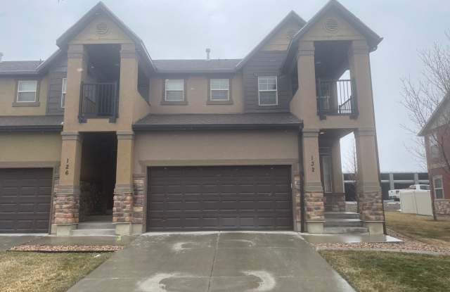 Photo of Huge End-Unit Townhouse in Saratoga Springs!