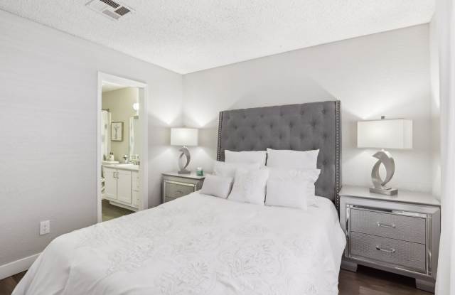 23Twelve Luxe Apartments