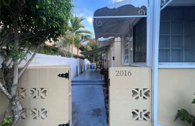 2016 Pierce St - 2016 Pierce Street, Hollywood, FL 33020