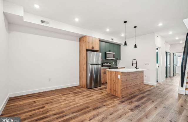 2616 N 11TH Street