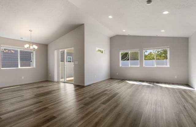 Stunning 3 Bed, 2 Bath Rancher in Spokane Valley!
