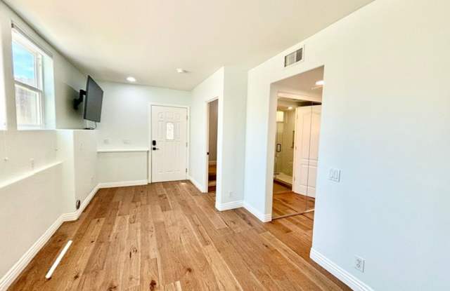 Hollywood Beach | Oxnard | 3 Bed + 3.5 Bath | Los Feliz