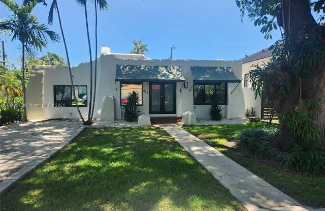 Photo of 241 Palmetto Dr