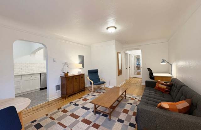 Photo of 924 16th Avenue