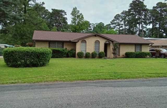 ***SOUTHERN HILLS*** - 2030 Beth Lane, Shreveport, LA 71118