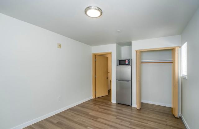 Husky Court Apartments
