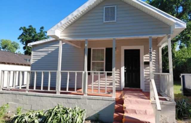 2822 Colorado Street