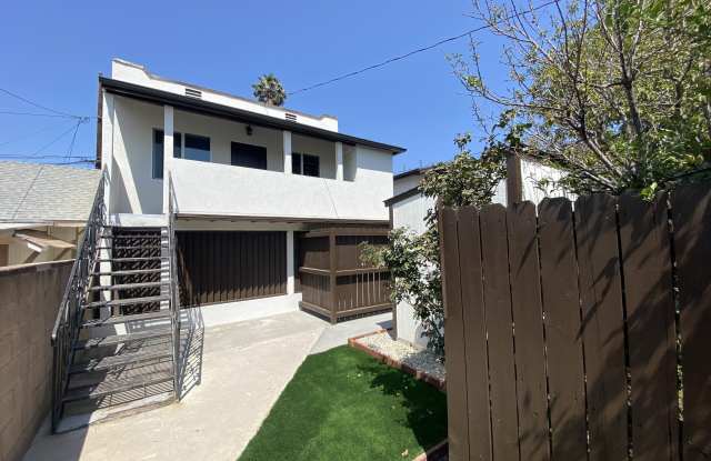 Photo of 423 Saratoga Street unit: B