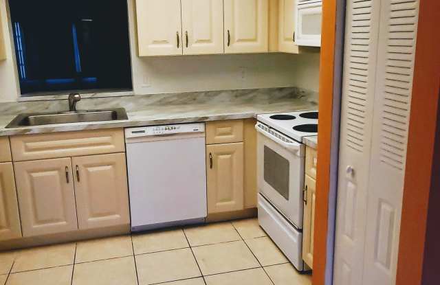 1060 Nw 80th Ave