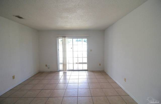 3352 Green Briar Cir