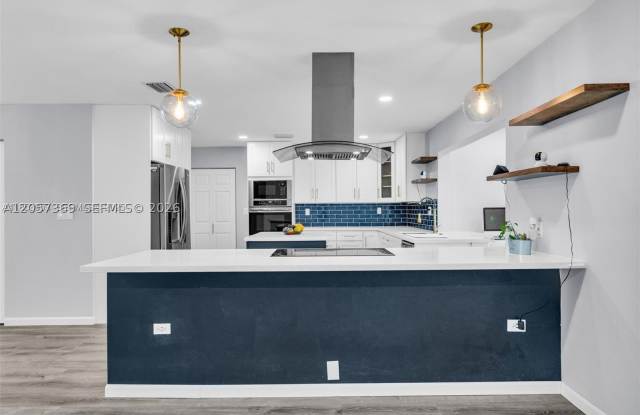 851 SW 49th Ter