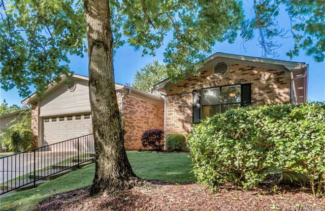 Fantastic 3BR 2Ba in popular Reston Place!