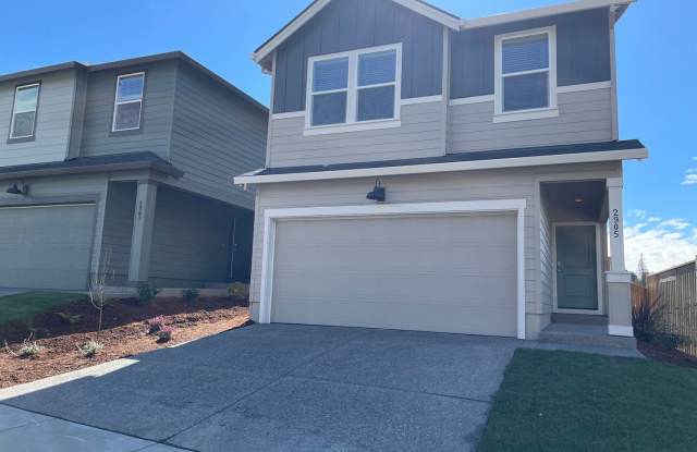 GORGEOUS 4 BED/2.5 BATH! HIGH END FINISHES ! SPACIOUS ROOMS ! FENCED BACK YARD !