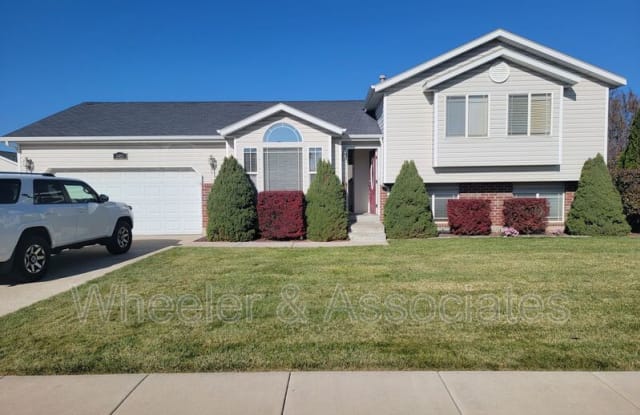 1418 W 1930 N - 1418 West 1930 North, Clinton, UT 84015