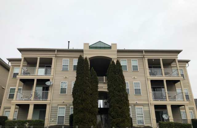 1055 GARDENVIEW Loop