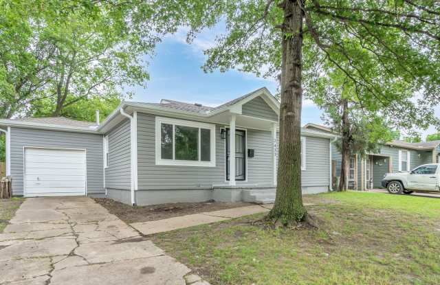 3 bed/1bath! Fully remodeled!