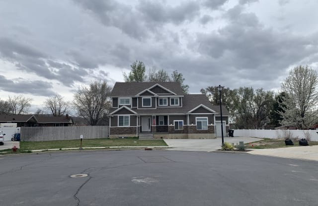 311 N 750 W - 311 750 West, West Bountiful, UT 84087