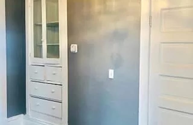 Beautiful 4 Bedroom / 1.5 Bathroom house