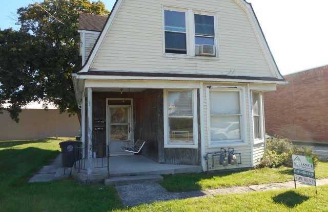 2 BR Apartment Near University of Saint Francis - 2409 West Main Street, Fort Wayne, IN 46808