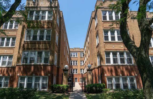 Graceland - 1 Bed / 1 Bath - Heat Included - 1418 West Hutchinson Street, Chicago, IL 60613