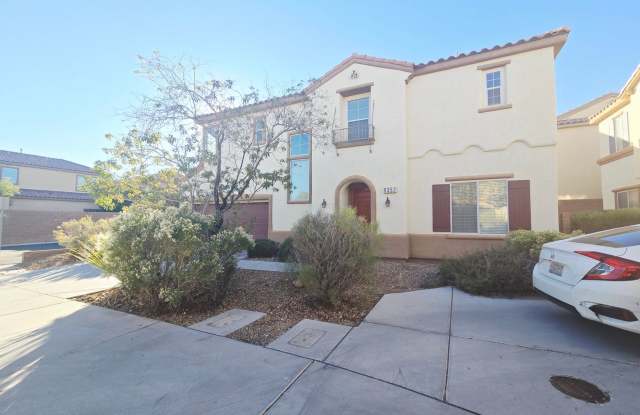 MOUNTAINS EDGE BEAUTY! CHARMING 3 BEDROOM 2.5 BATH IN GATED COMMUNITY!