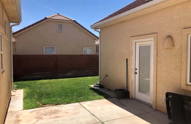 Townhome in Sky Ridge