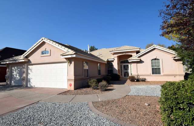 3 Bedroom, 2 bath, 2 living areas, formal dining room, in the La Cueva area