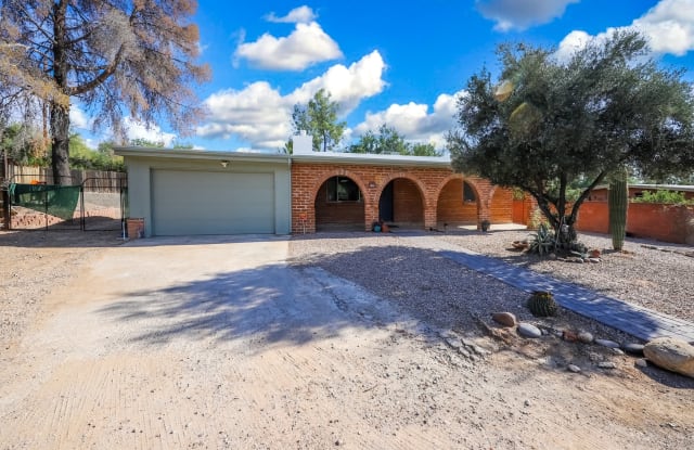 Hawk Pl-8840 E. - 8840 East Hawk Place, Tanque Verde, AZ 85749