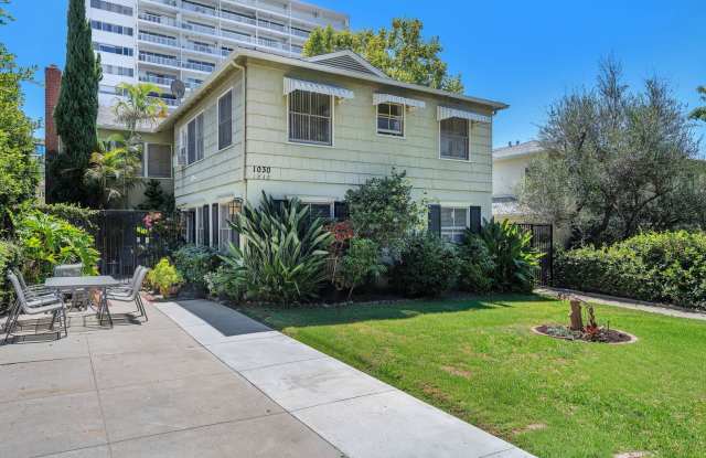 2 bed + 2 bath in amazing location!!