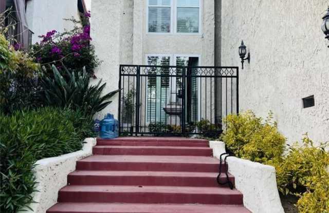 659 W Terrylynn Place