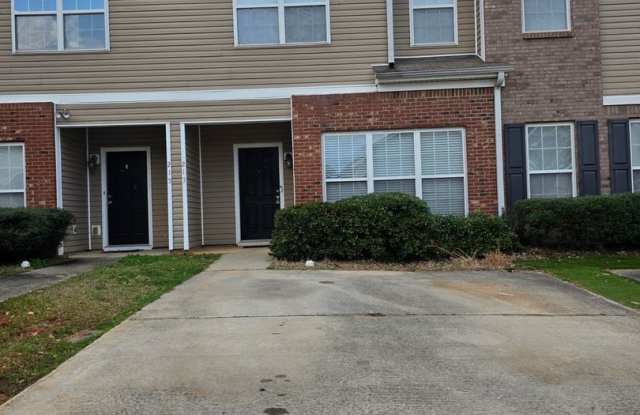 Charming 2BR House in Riverdale