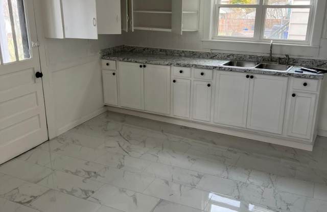 258 Main Street unit: 3(Rear)