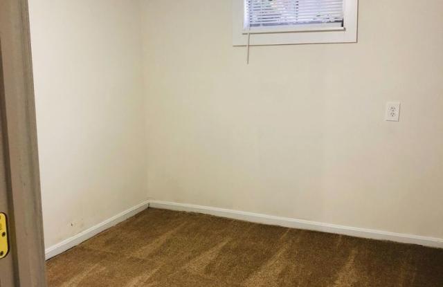 Adorable 3 bdrm/1.5 bath Home on a Corner Lot Across From Belmont Golf Course in Lakeside!