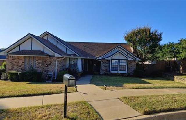 2513 Glenoaks Court - 2513 Glenoaks Court, Bedford, TX 76021