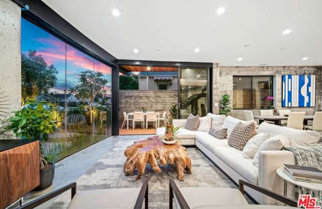 11519 Mississippi Ave