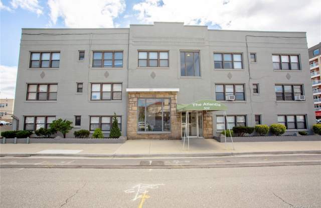 Photo of 302 E Broadway