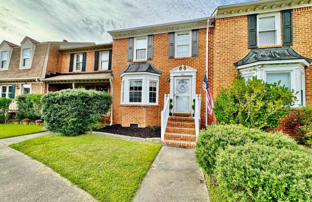 Available 11-14-25! Lakefront Townhome w/2 Primary Suites! Pet-Friendly! All Appliances Convey!