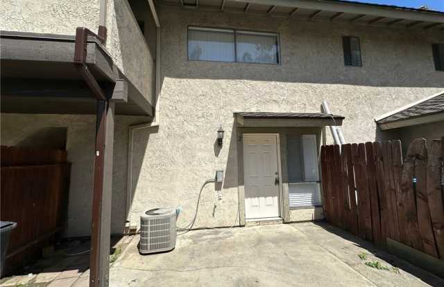 1501 E Fairfield Court