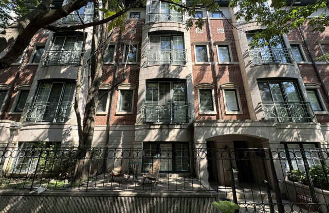 Photo of 1413 S Prairie Avenue