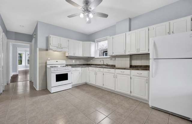 5015 W Montrose Avenue