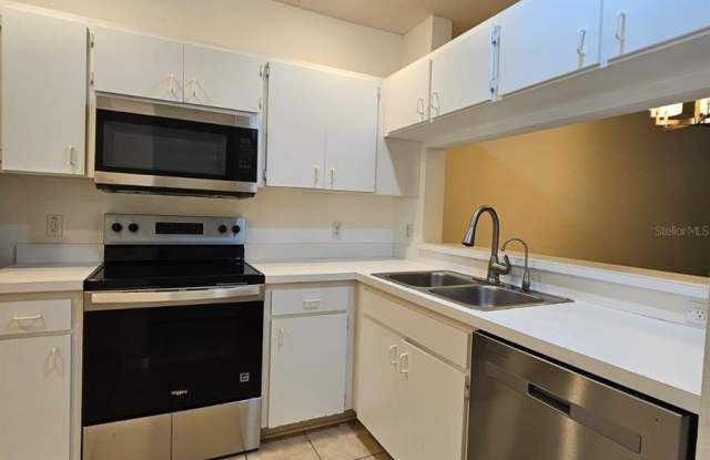 8545 HUNTERS KEY CIRCLE