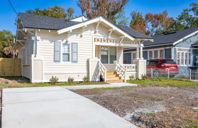 Renovated Bungalow in Riverside
