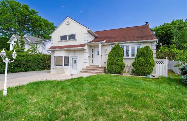 561 Woodbury Road
