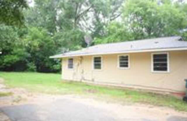 2702 Center Road
