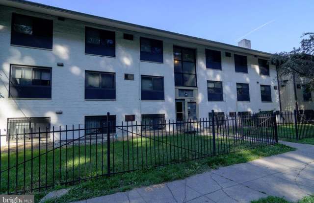 Photo of Beautiful 2 Bedroom 1 Bath Condo Conveniently Located